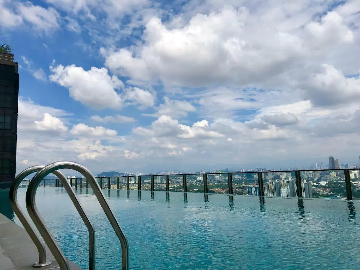Charming Suite & Sunway And Petaling Jaya Apartment